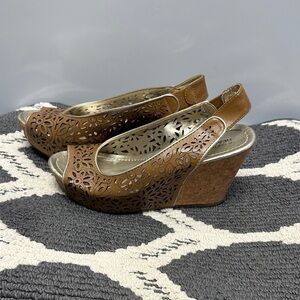 Kenneth Cole Reaction Tan Laser-Cut Wedge Slingbacks